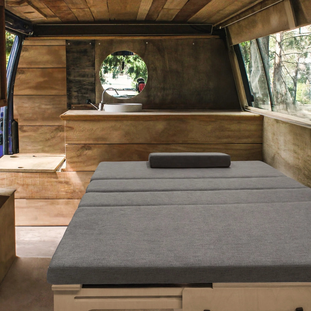 Divano Letto Camper L con Cuscini, 180x120cm, Ripiani e Reti, Design Scorrevole