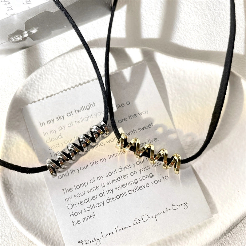 Collana girocollo corta da donna, ideale per la clavicola.