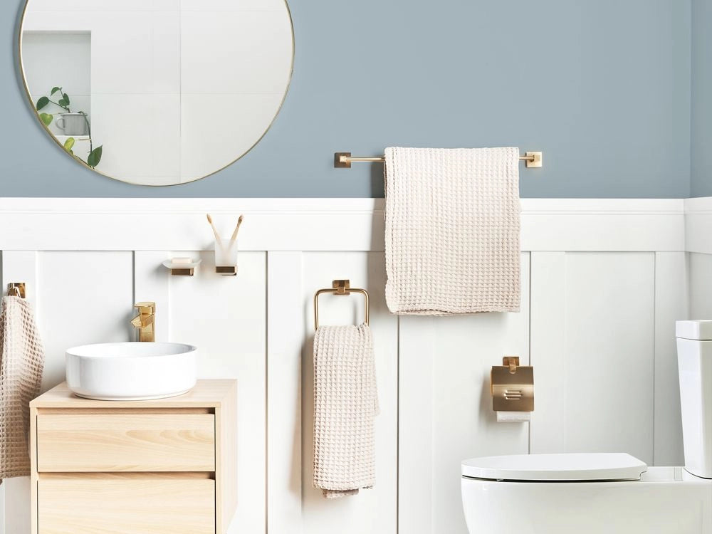 Set di 6 accessori per il bagno in alluminio oro opaco con bicchiere e portasapone inclusi Accessori per il bagno moderno classico