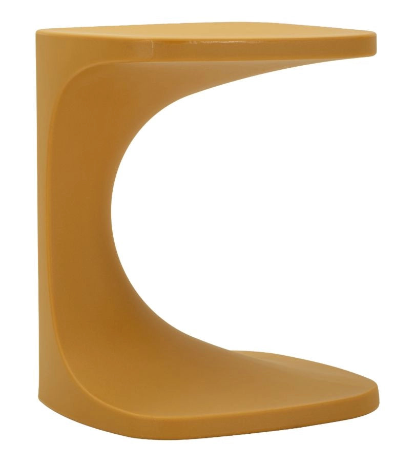 Tavolinetto Ibiza Senape in Polietilene CM 42x42x52 - Tavolino Moderno da Appoggio con Design ad Arco e Colore Solare - Collezione Ibiza