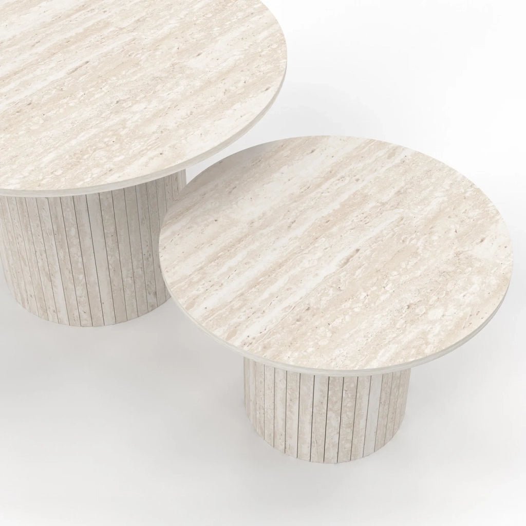 IDMarket - Set di 2 tavolini tondi JULIETTE 50/70 con effetto doghe in travertino