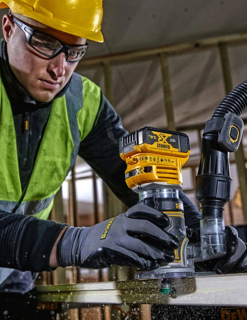 Fresatrice DeWALT DCW604P2T (2 x 5,0 Ah + DCB115 + TSTAK VI)