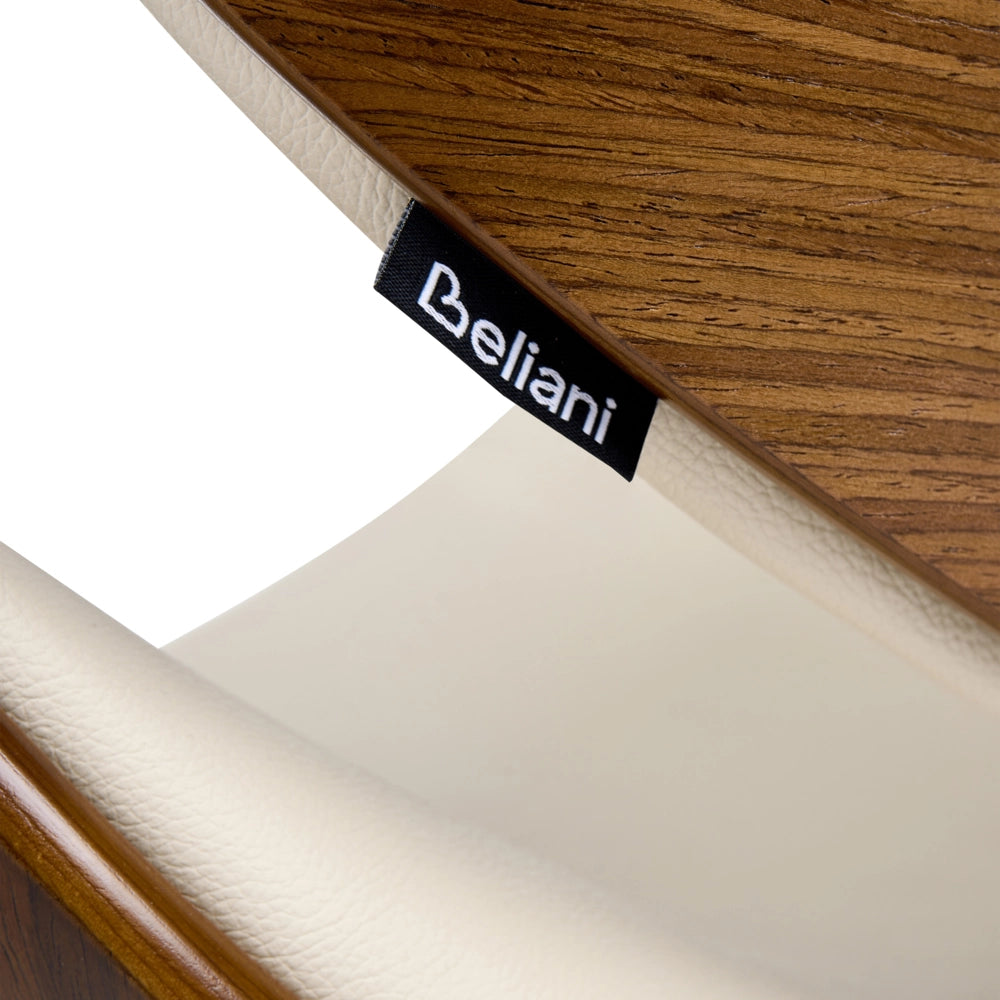 Sedia da scrivania in ecopelle beige chiaro imbottita con sedile regolabile in altezza tramite pistone a gas e base girevole