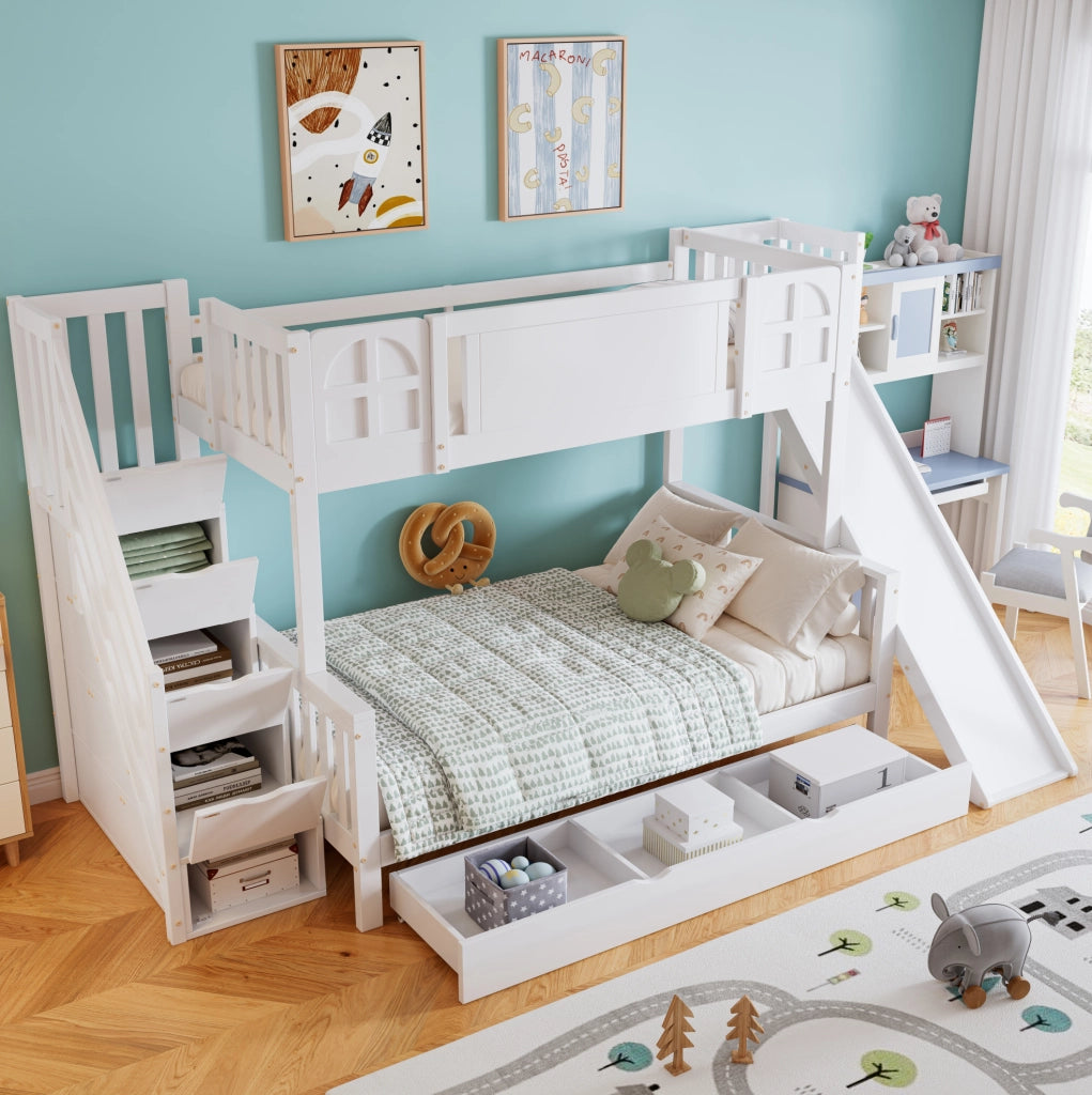 Letto a castello per bambini con scivolo e cassetto