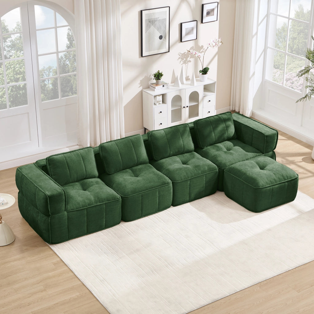 Divano angolare modulare 4 posti con pouf seduta profonda e braccioli ampi in poliestere verde per soggiorno moderno