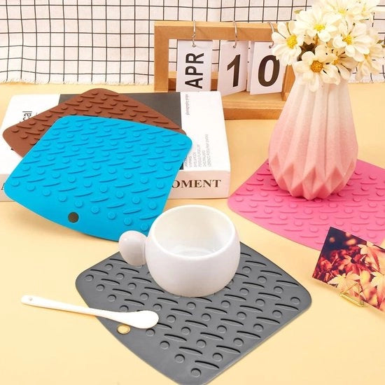 Supporto per pentole in silicone a quattro colori - sottopiatto antiscivolo quadrato in silicone - termoresistente - 179 x 172 cm.