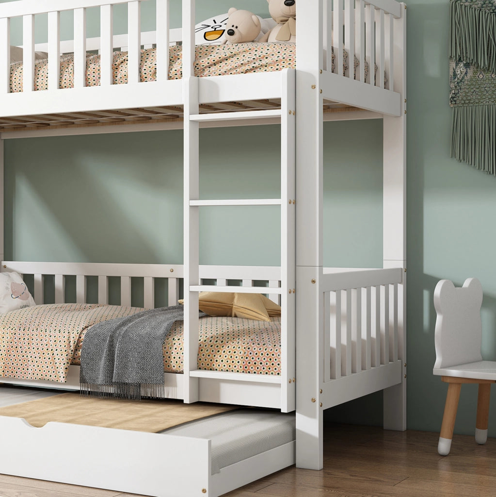 Letto a castello con letto estraibile, scivolo e scaffali