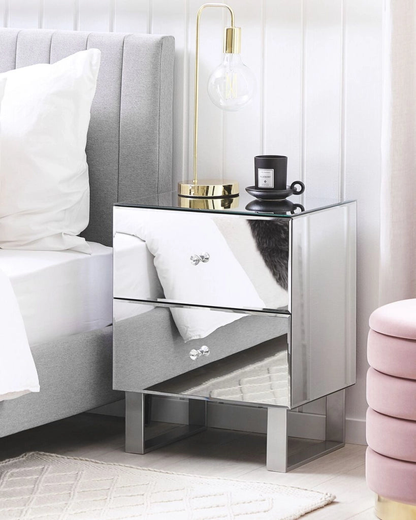 Comodino 2 Cassetti Pomello Cristallo Specchiato Vetro Argento Base A Slitta Contenitori Glam