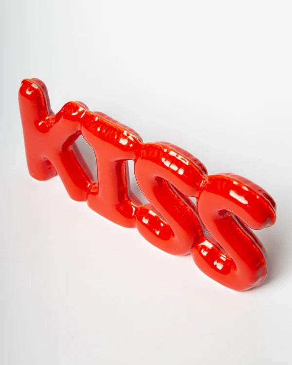 Kiss Red  Scritta Decorativa in Ceramica