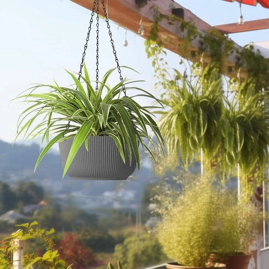 Set di vasi in plastica da appendere 20cm, 2 pezzi, vasi da appendere per piante con catenelle, vaso a cesto con contenitore per l'acqua per giardino balcone soggiorno stanza interna vaso da appendere per piante da appendere vaso a cesto nero mat