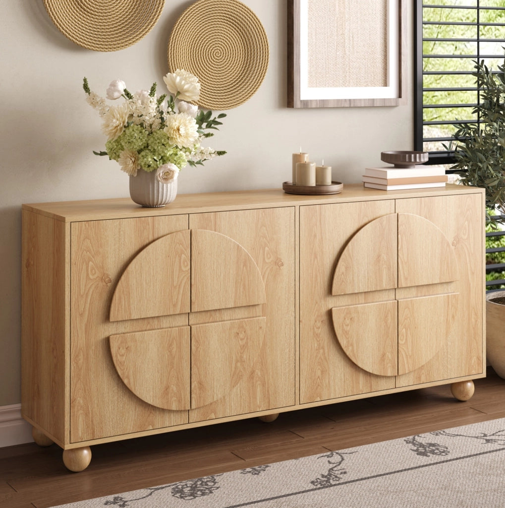 Credenza 4 ante con rilievo geometrico in legno naturale