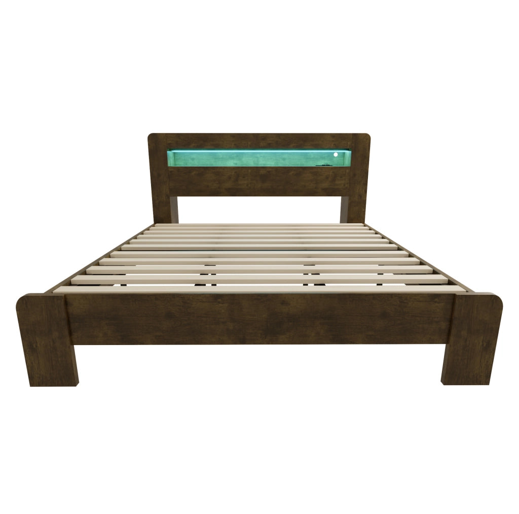 Letto 180x200 cm con testiera portaoggetti; LED e prese integrate in legno colore naturale