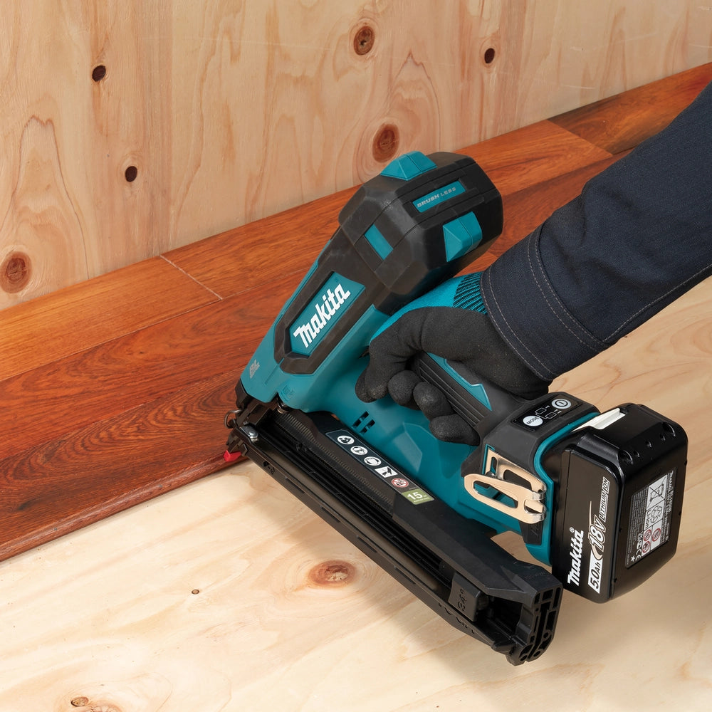 Chiodatrice  Makita DBN620ZJ 18V LXT Brushless 15-64 mm