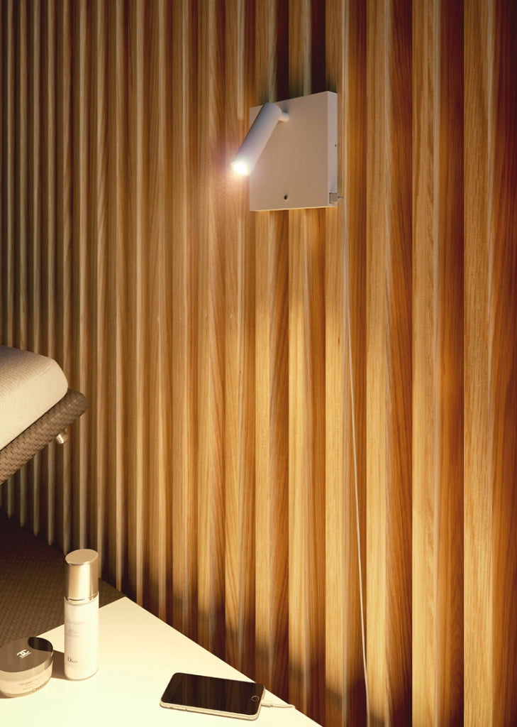 Applique LED da Parete Sweet Wall 4W 2700K 20° Orientabile con Caricatore Wireless USB-A/C Integrato Nero Opaco - Beneito & Faure
