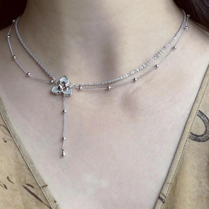 Collana a forma di trifoglio con conchiglia cava, realizzata a mano, regalo di Natale o di compleanno.