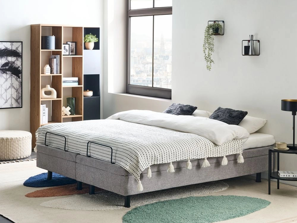 Letto elettrico matrimoniale tessuto grigio chiaro regolabile con telecomando senza testiera 160x200 cm stile moderno
