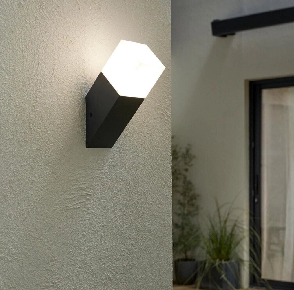 Applique lampada da parete muro esterno dal design moderno e innovativo colore nero e attacco per lampadine E27