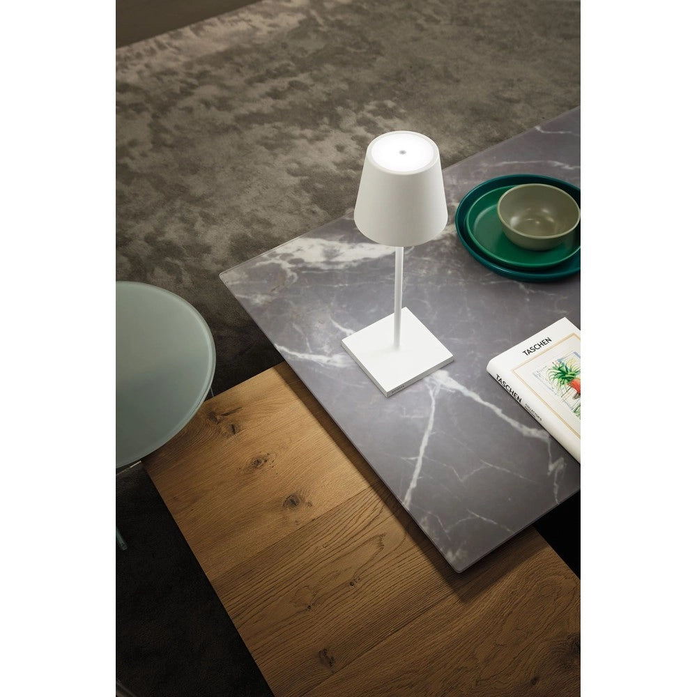 Lampada a led da tavolo Poldina L Desk Bianca ricaricabile e dimmerabile con batteria fino a 12 ore
