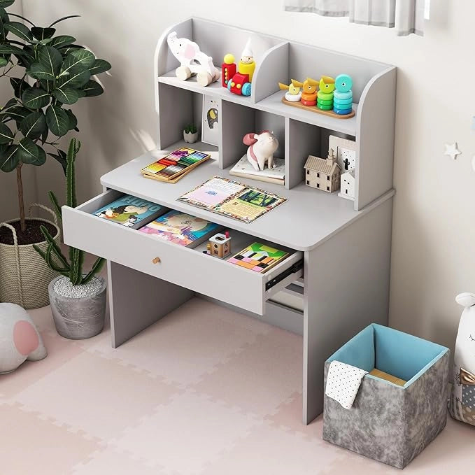 Scrivania in Legno 80 x 48 x 102 cm per Bambini 3+ Anni, Scrivania Cameretta Bambina con 5 Mensole, 1 Cassetto, Spazio di Lavoro e Angoli Arrotondati, Ideale per Studio e Disegno (Grigio)
