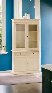 Credenza cristalliera in legno 2 porte mod Martini Shabby chic avorio anticato