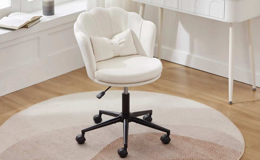 Chaise girevole in velluto con altezza regolabile, supporto lombare e ruote, base a cinque razze beige