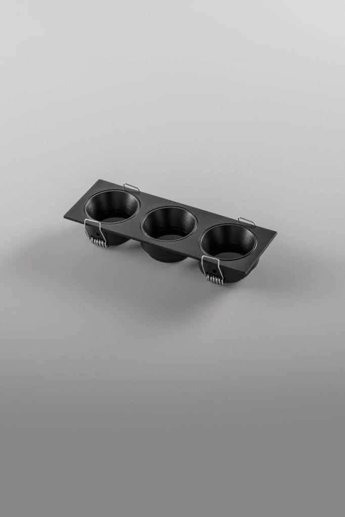 INCASSO ELEVEN NERO IN ALLUMINIO 3 PORTALMPADE ATTACCO GU10 MINI IP20 162X55X25MM