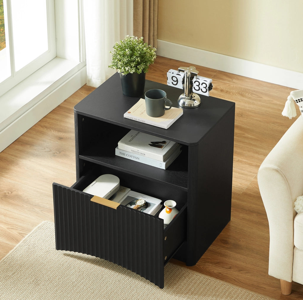 Comodino 58x38x60 cm nero, vano aperto e cassetto, in truciolare,