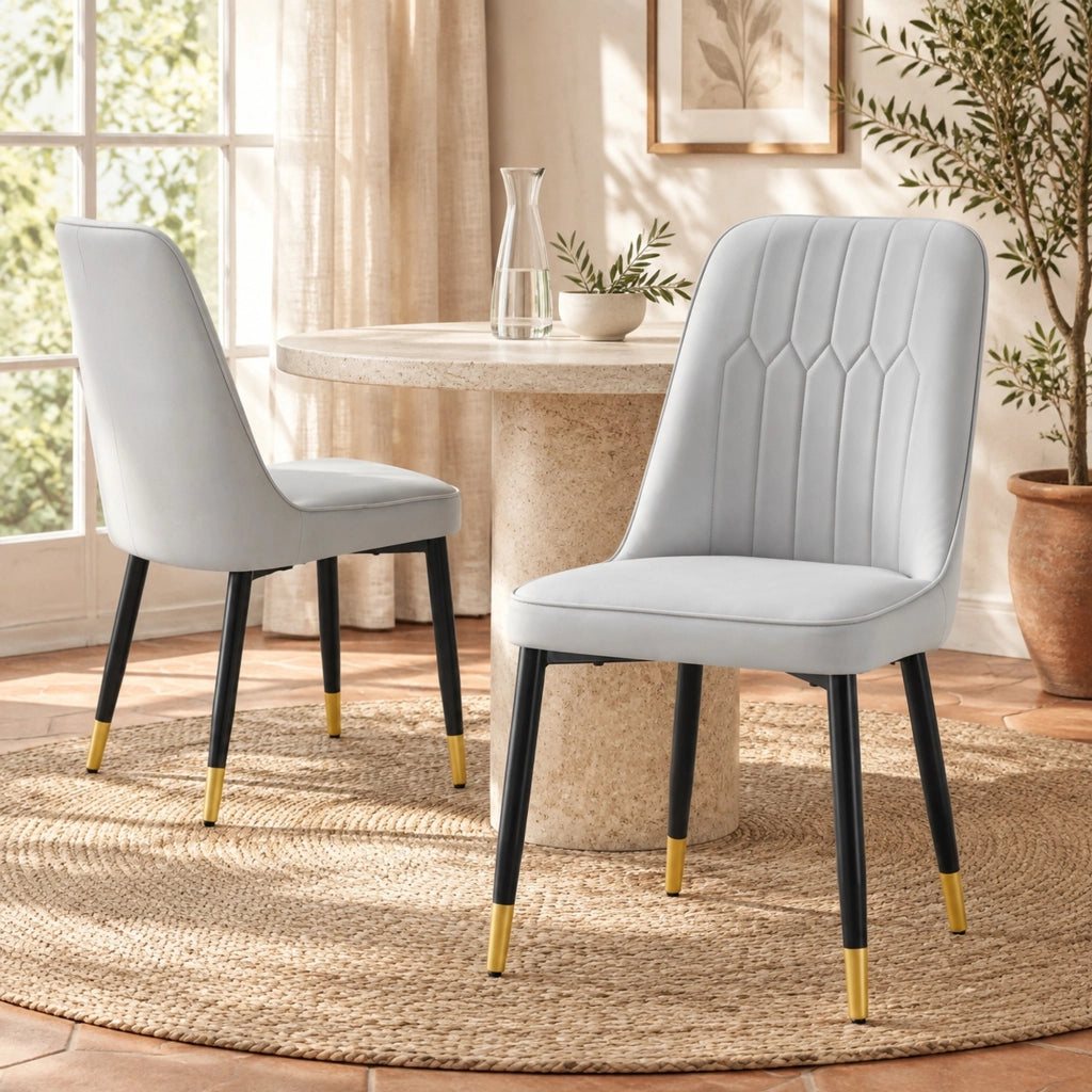 Sedia da pranzo con schienale imbottito; PU grigio chiaro e gambe in metallo nero