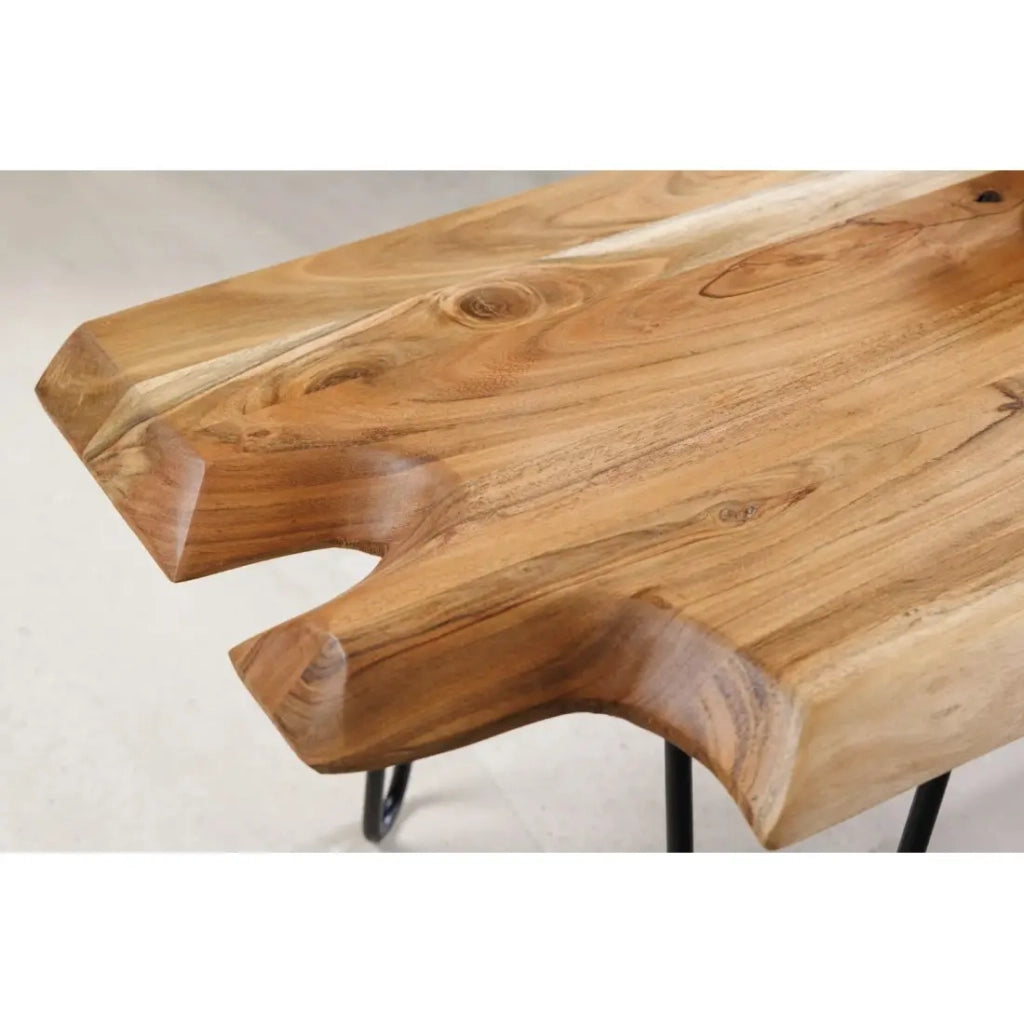 Table bassa RIVET in legno massiccio di acacia forma organica e metallo nero – tavolo design industriale naturale