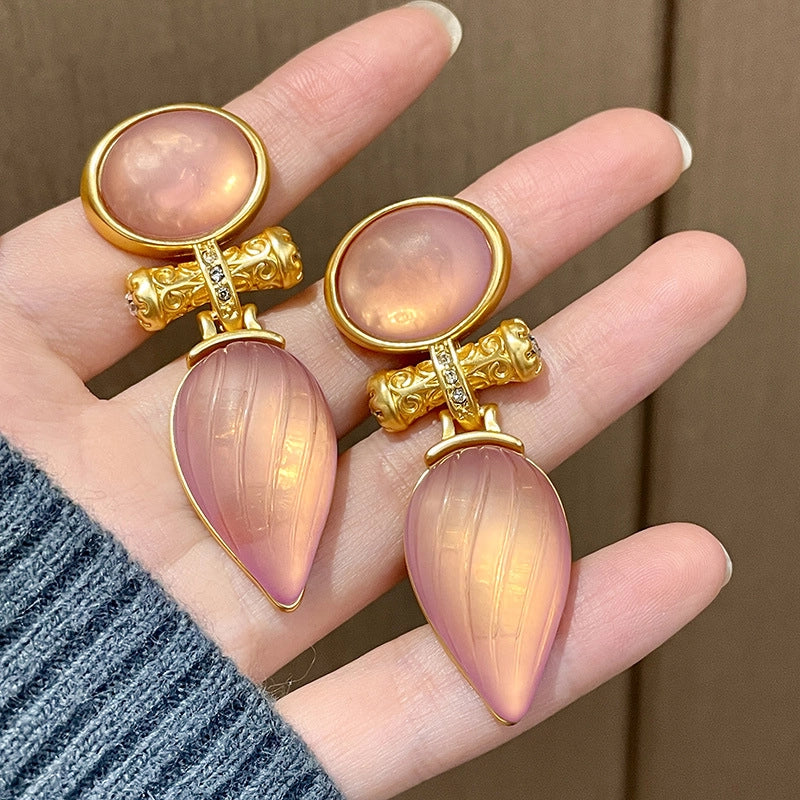 Orecchini vintage in resina rosa