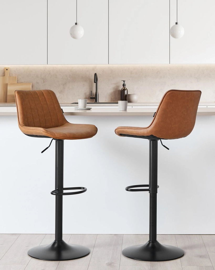 Set di 2 sedie da bar in pelle sintetica marrone gambe in acciaio nero senza braccioli set da pranzo salotto soggiorno moderno
