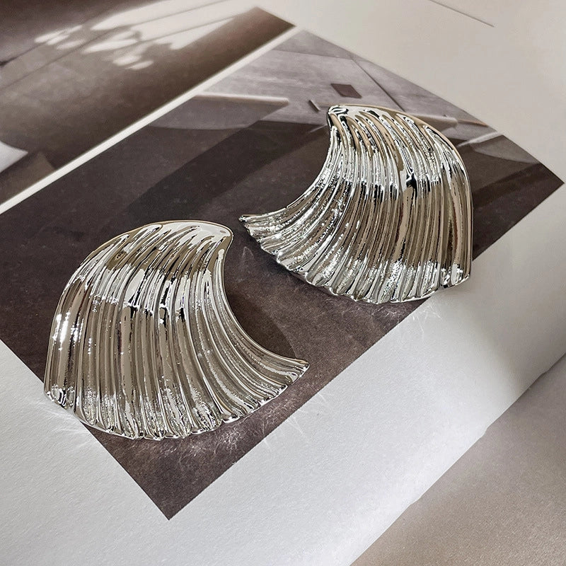 Orecchini vintage in metallo argentato a forma di onda e conchiglia