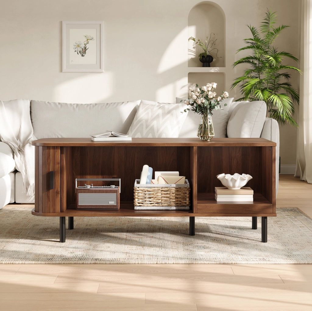 Tavolino da caffè 110x40x55 cm con porta scorrevole e vano a giorno in MDF e truciolare noce
