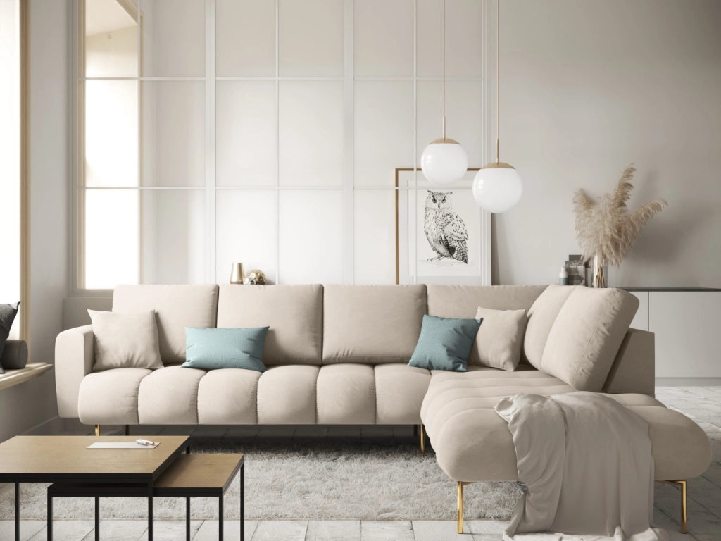 Cosmopolitan Design - Divano angolare destro "Hastings" 5 posti in velluto beige 