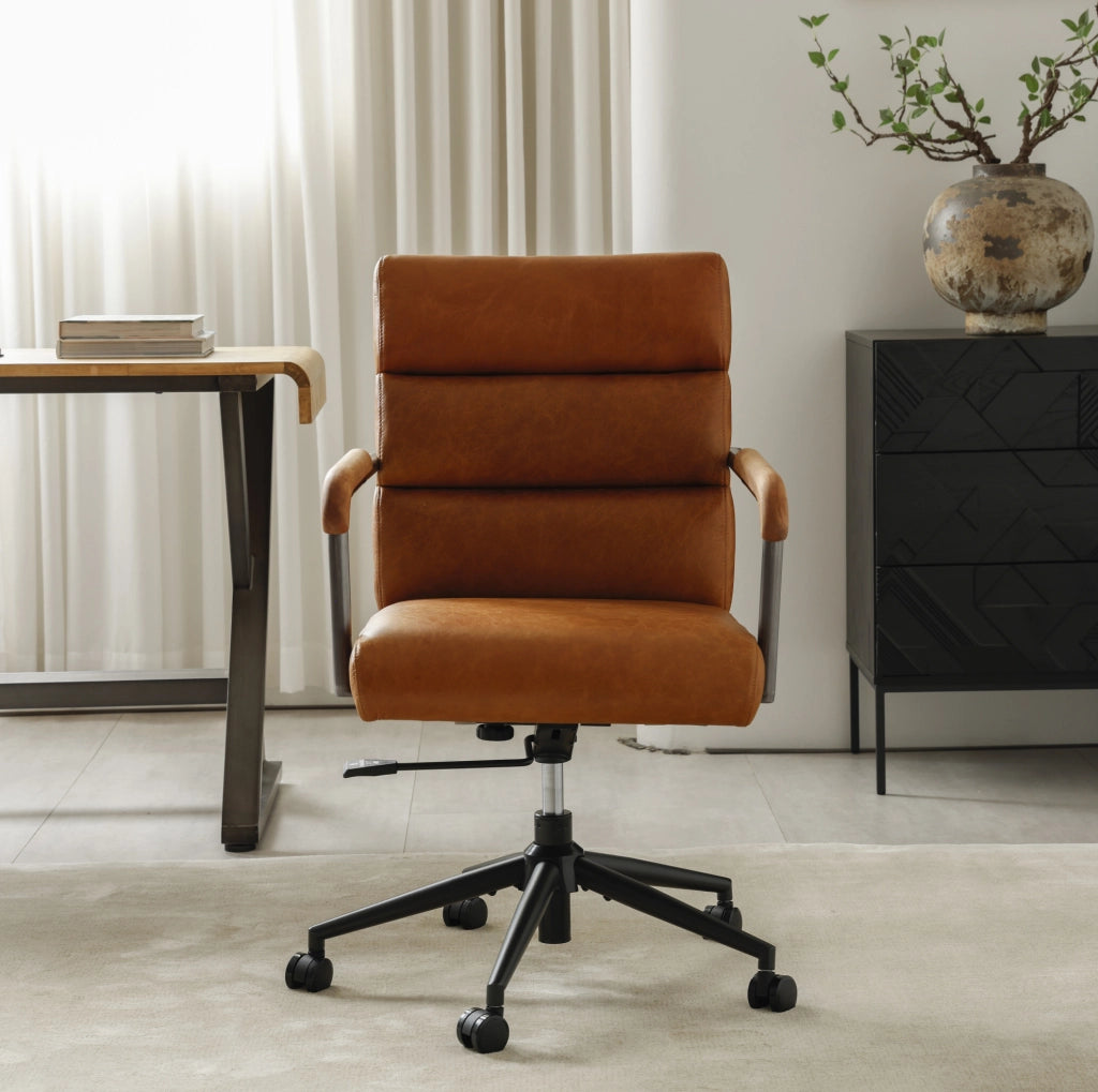 Sedia da ufficio in pelle marrone con ruote girevoli