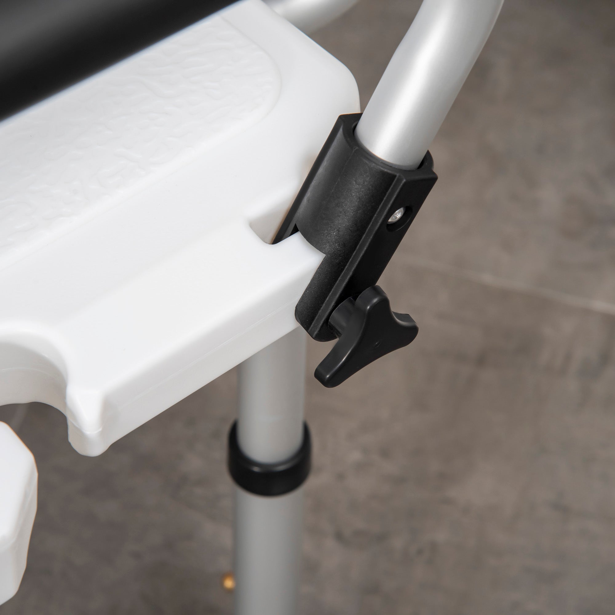 Sedia per Doccia con Braccioli 54x52x70-82 cm in Lega di Alluminio e HDPE Bianco