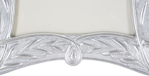 Cornice 23,3x2x28,2 cm in Poliresina e Vetro Argento