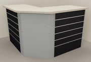 Composizione banco cassa angolare con pannello dogato per esposizione negozio abbigliamento cm. 156x156x106h
