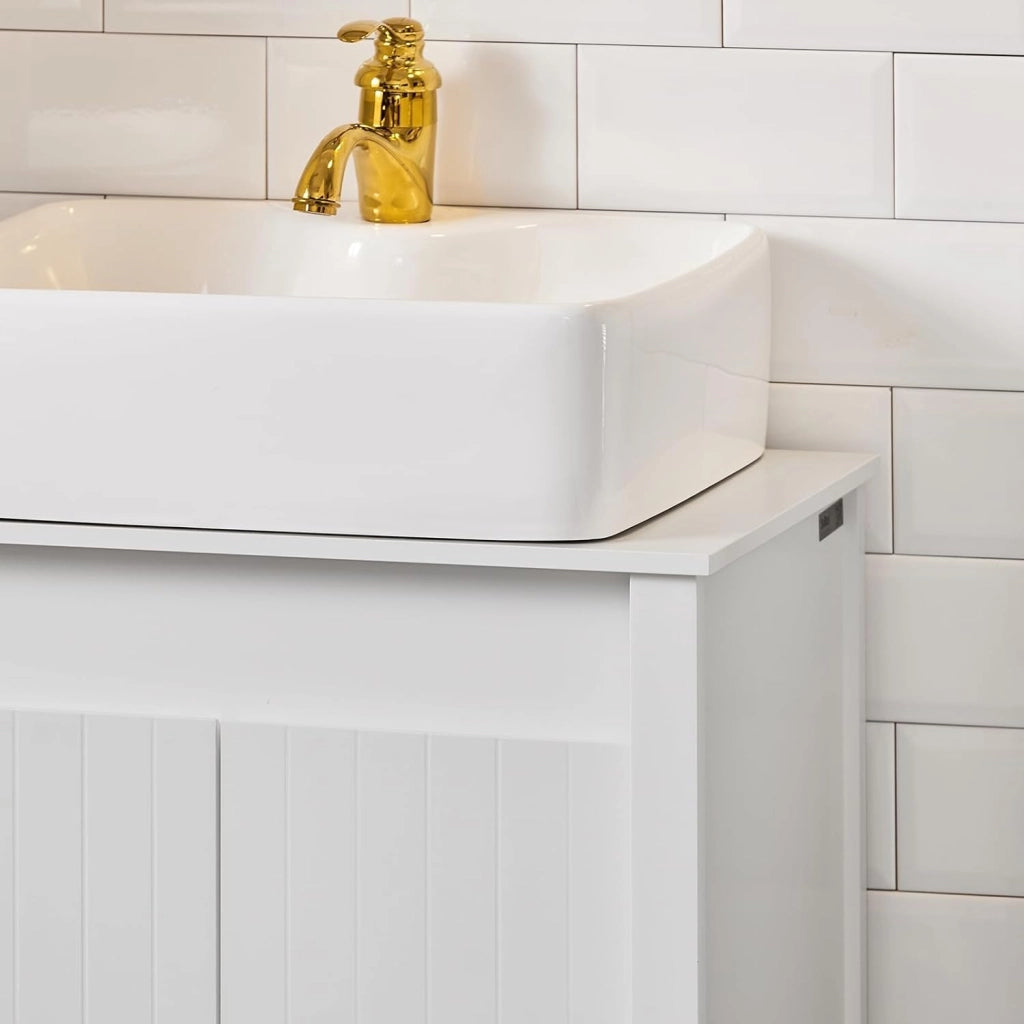 Mobile Sottolavabo Bagno – Mobiletto Bagno con 2 Ante, Ripiano Regolabile & Coprisifone – Mobile Bagno Salvaspazio Compatto, Bianco, 60x65,5x34cm BZR101-W