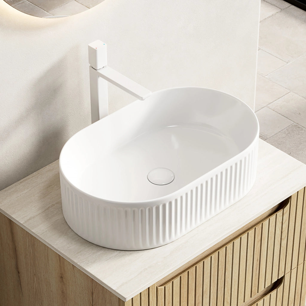 LAVABO ovale da appoggio in ceramica bianca con foro standard per rubinetto