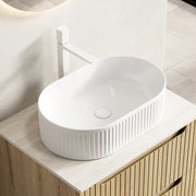 LAVABO ovale da appoggio in ceramica bianca con foro standard per rubinetto