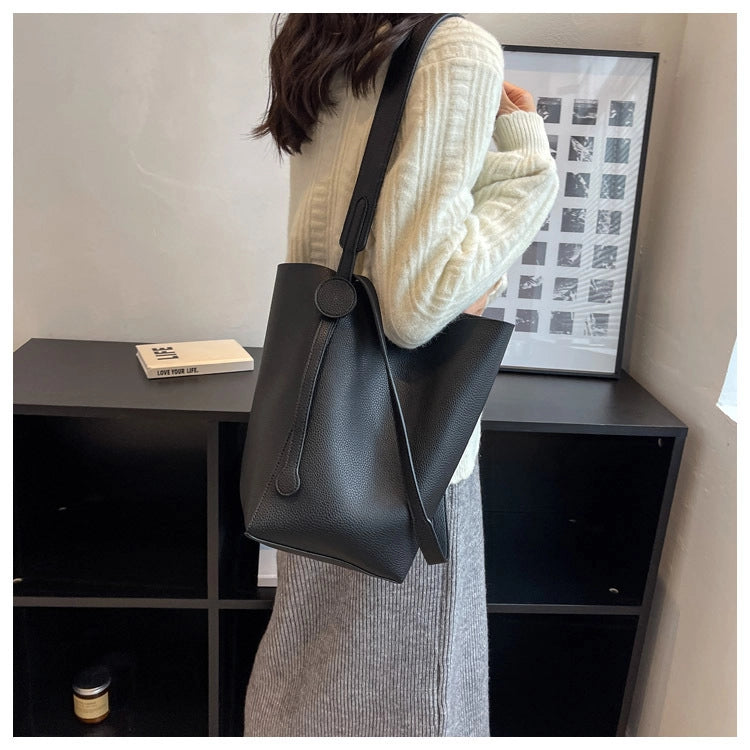 Borsa a tracolla da donna in vera pelle, colore nero.