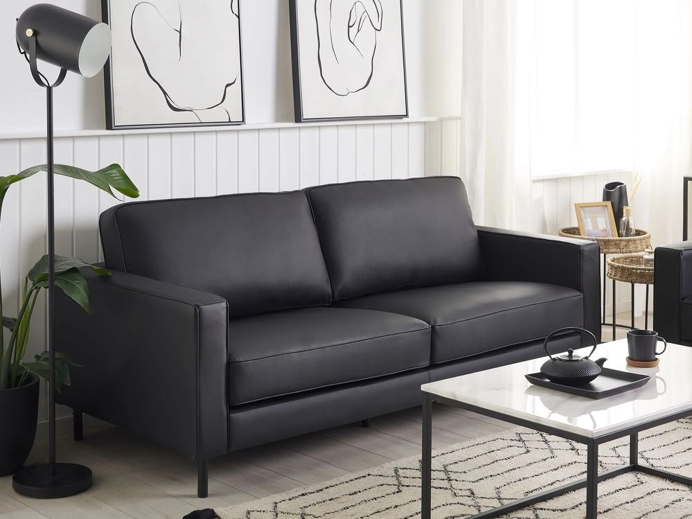 Divano in pelle nera a 3 posti con gambe in metallo con schienale imbottito e minimalista moderno