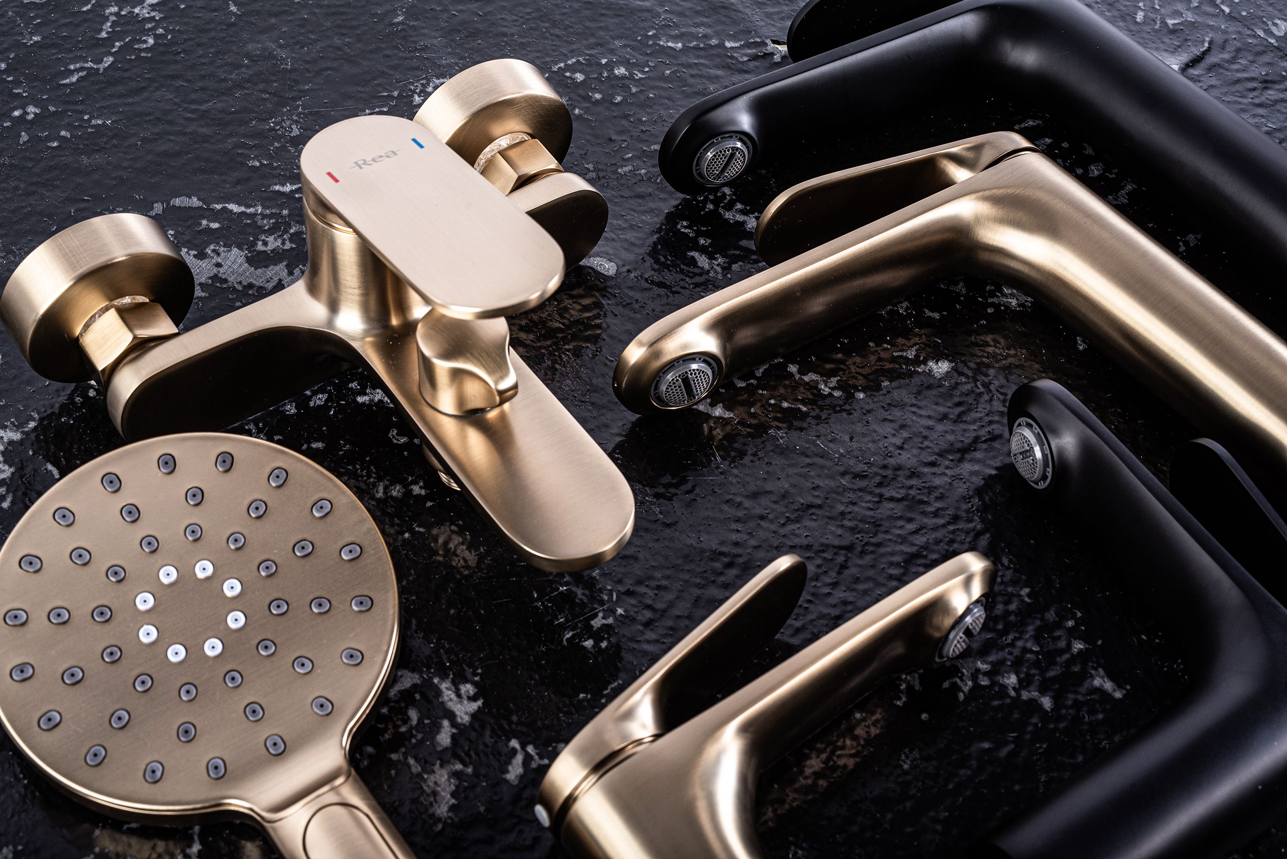 Set Doccia Rea Marco Brush Gold