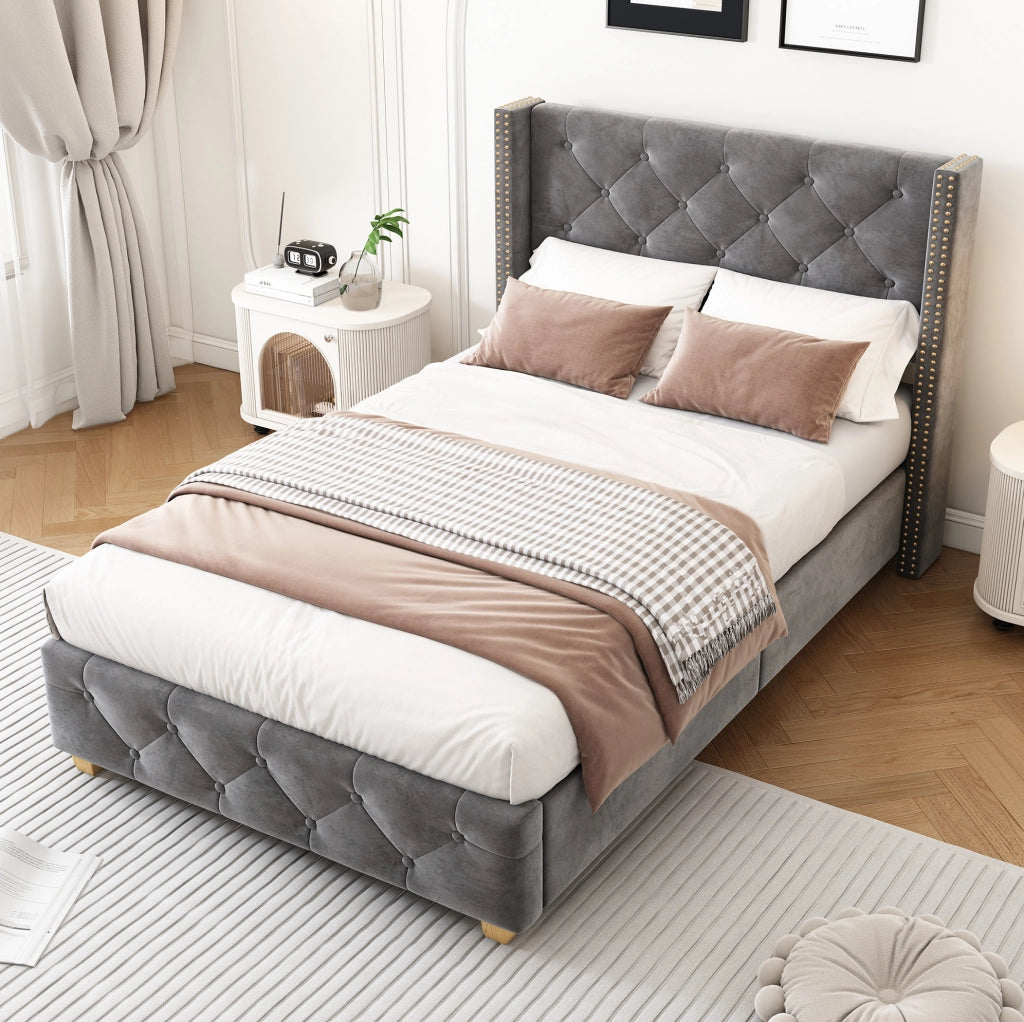 Letto imbottito 90x200 cm; testiera capitonn茅 e dettagli borchiati; velluto grigio (Senza materasso)