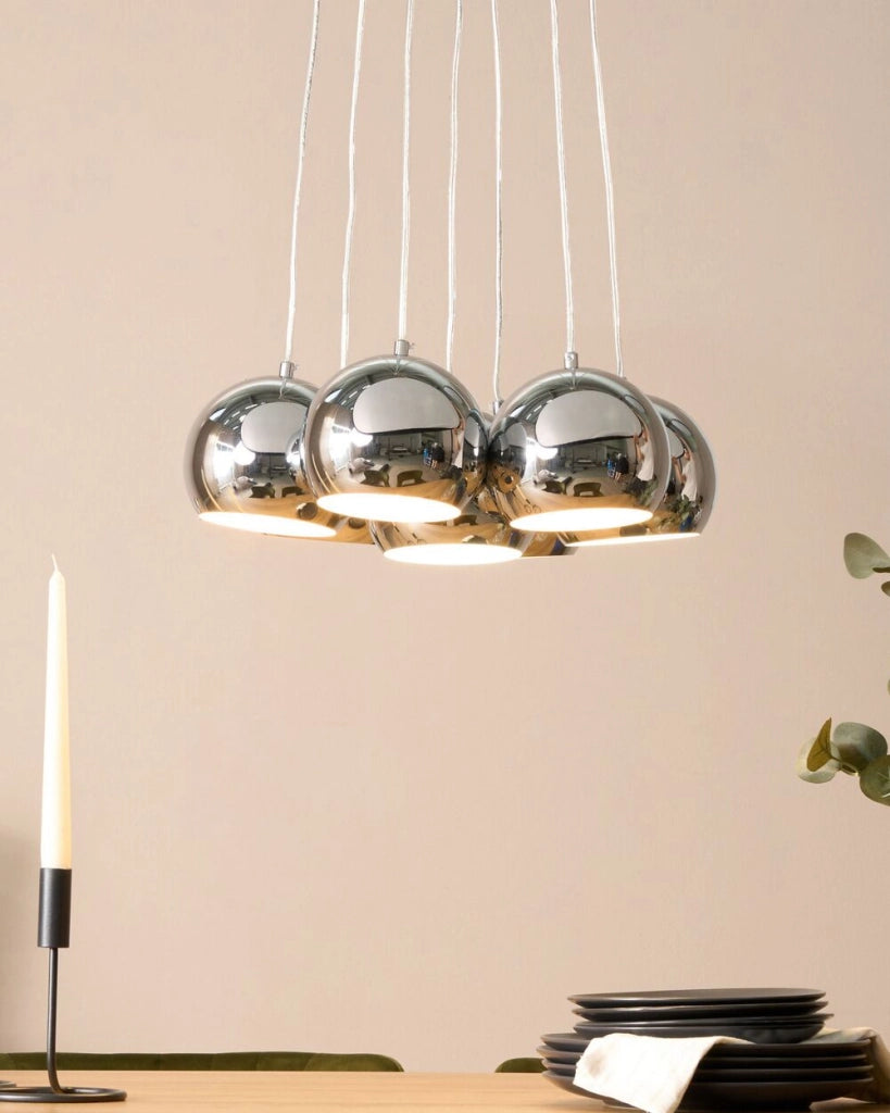 Lampada a sospensione a grappolo a 7 luci con paralumi rotondi in metallo argentato