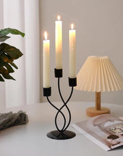 Candeliere con 3 bracci, candeliere in metallo nero, contenitore decorativo per candele per Natale, Halloween, matrimoni e cene di compleanno accoglienti (candele non incluse).
