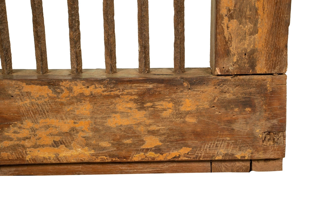 Biscottini Finestra finestrina grata in legno massello e in ferro antica e vecchia medievale con telaio da interno o da esterno