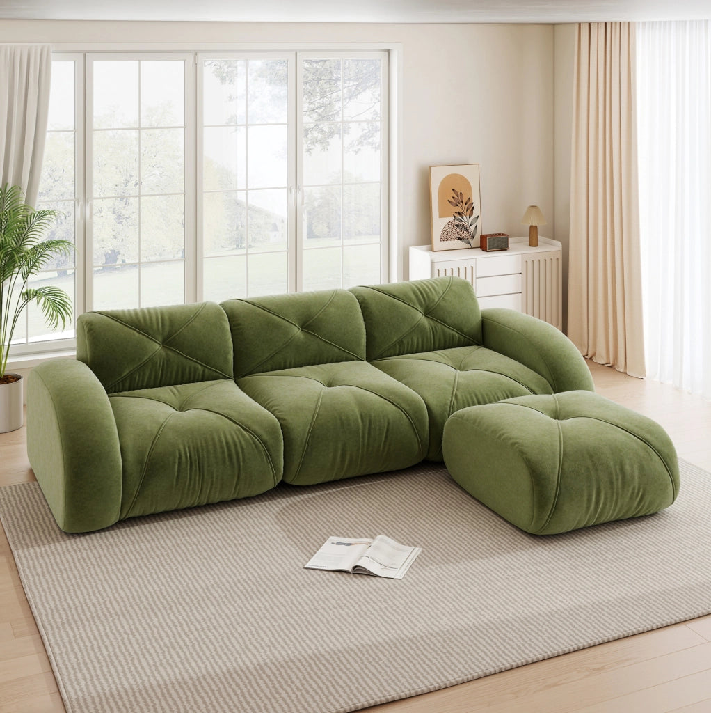 Divano modulare in chenille verde; struttura senza telaio con schiuma 32D ad alta densità