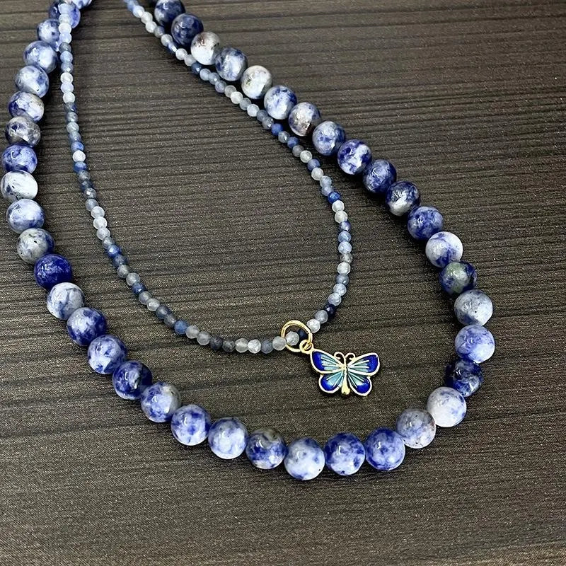 Collana in porcellana sfumata fatta a mano: gioiello impilabile con perline irregolari